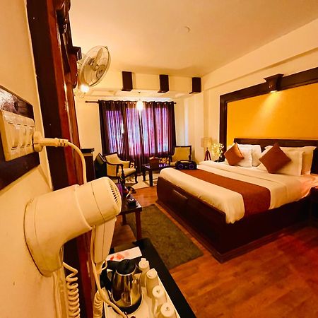 Hotel Midtown Manali Esterno foto
