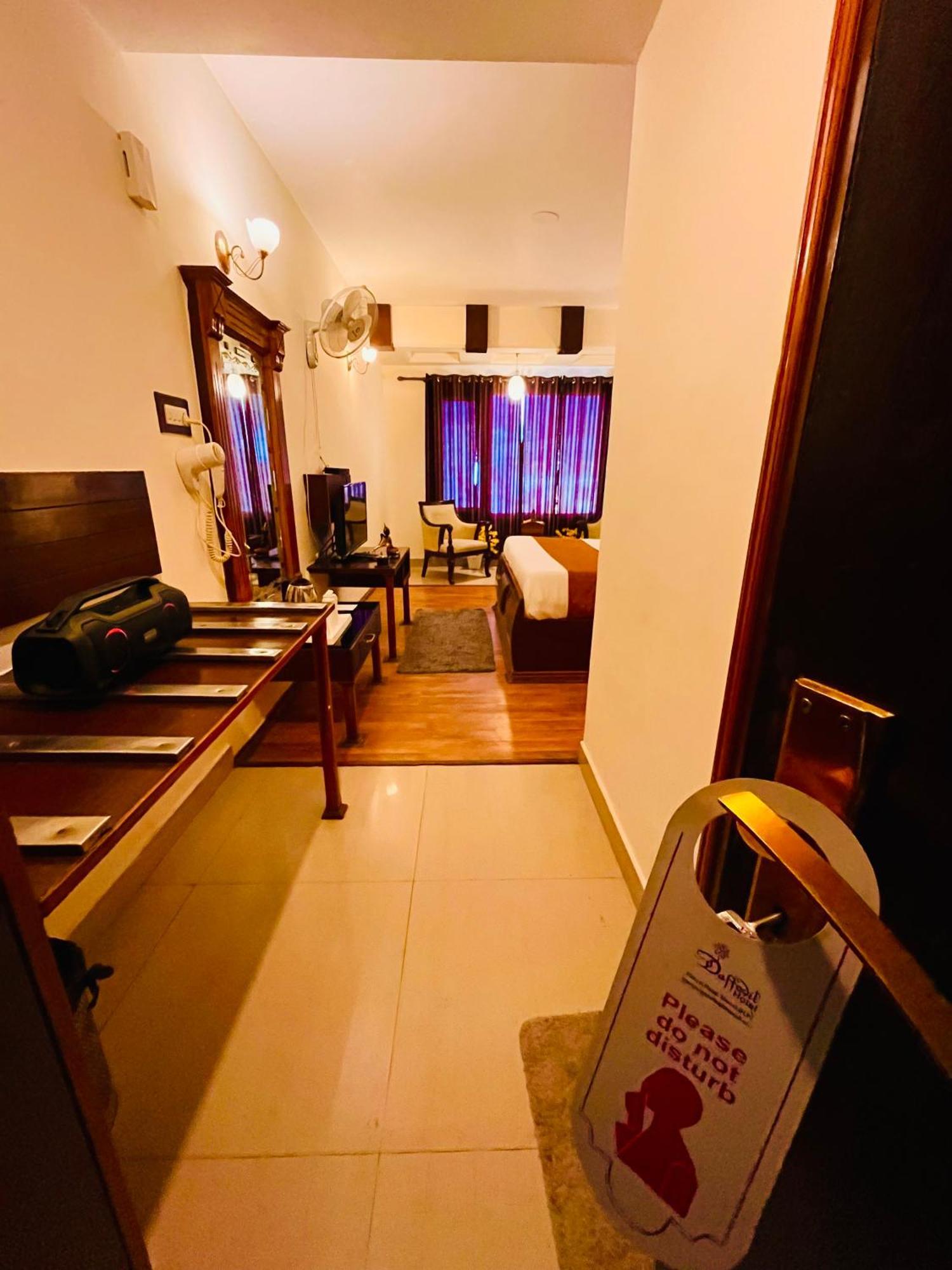 Hotel Midtown Manali Esterno foto