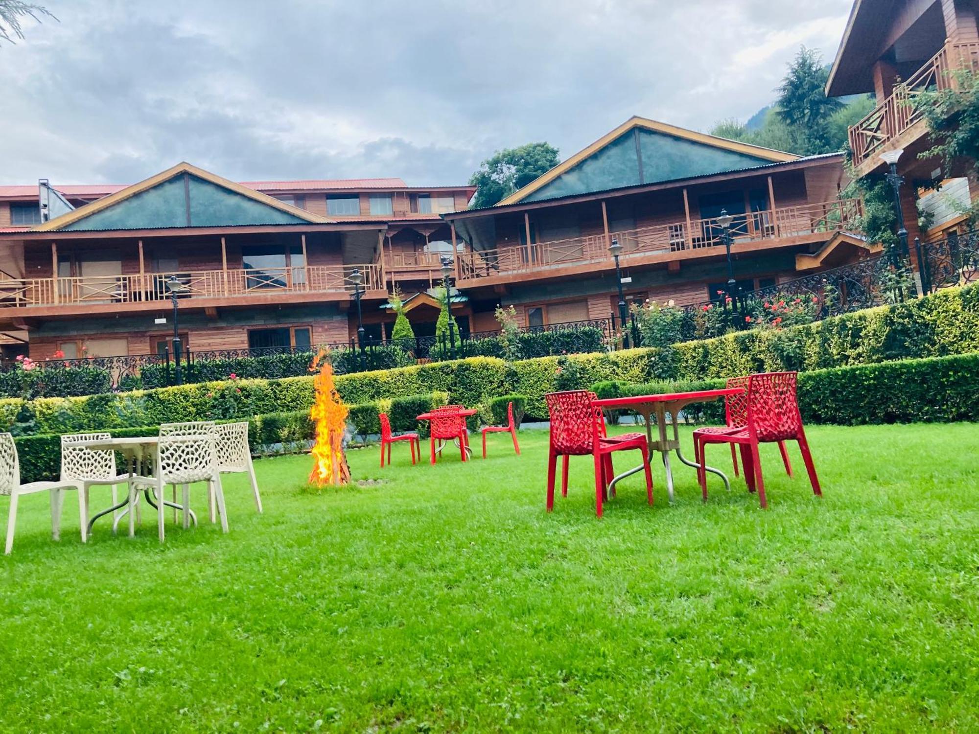 Hotel Midtown Manali Esterno foto