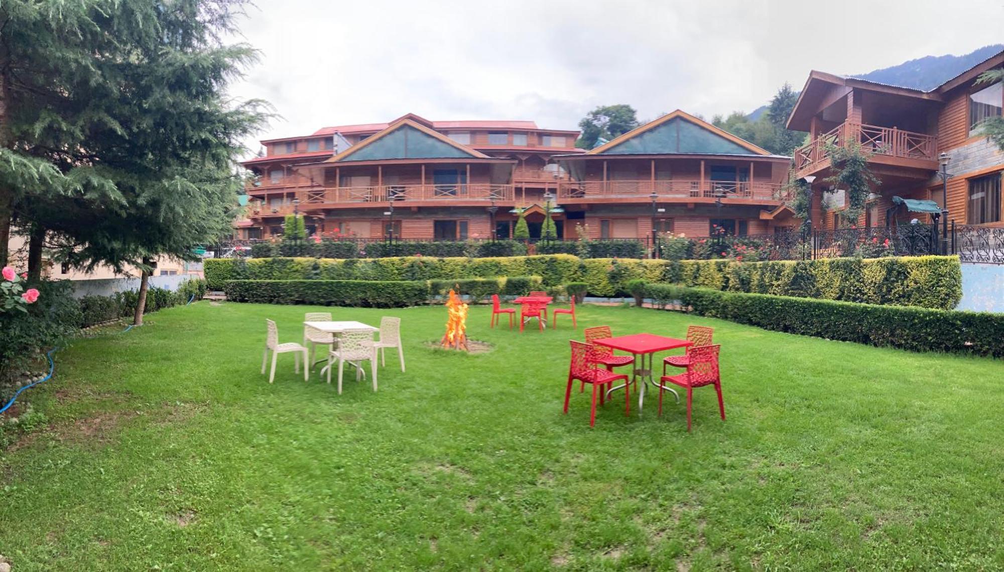 Hotel Midtown Manali Esterno foto