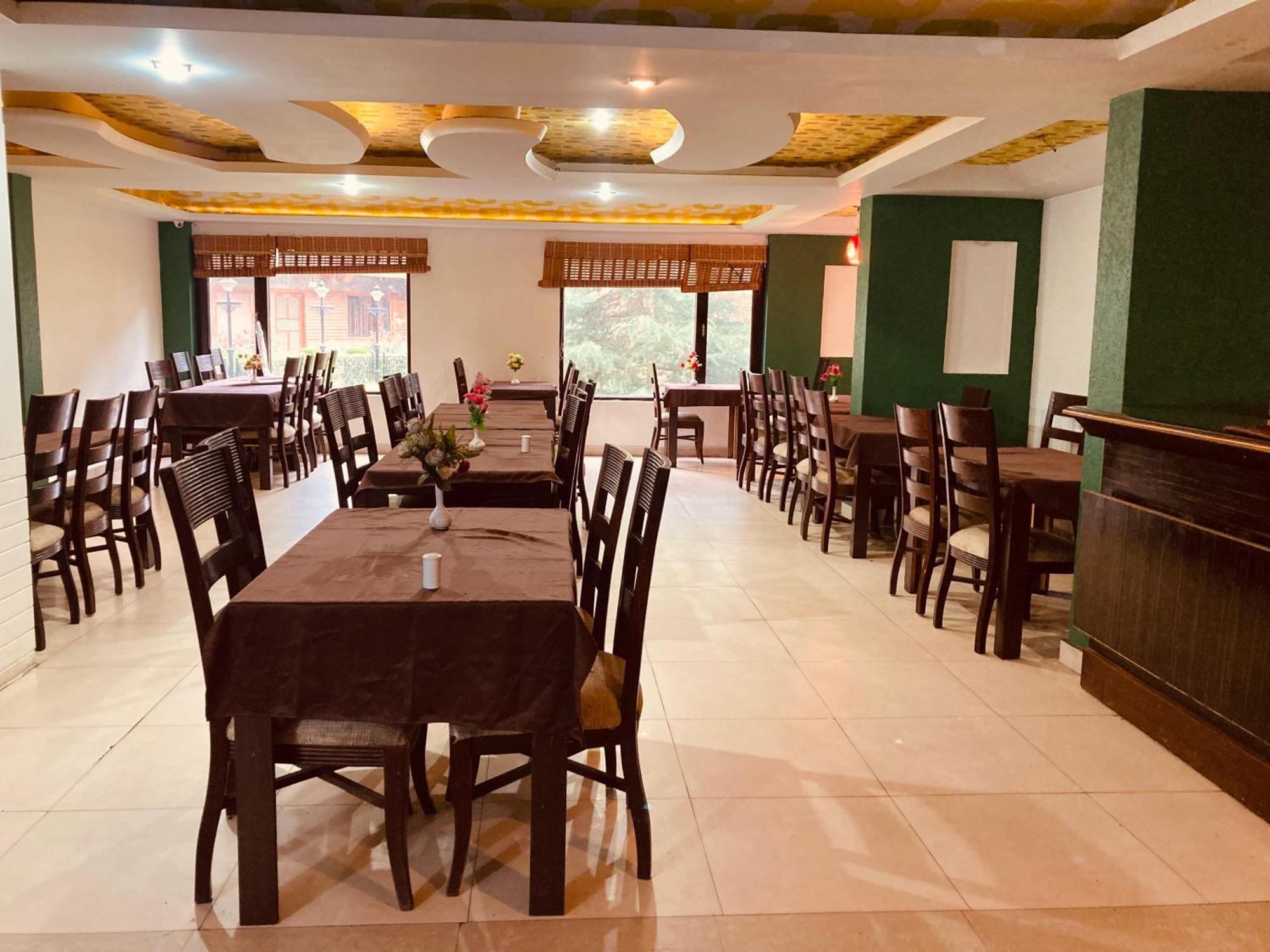 Hotel Midtown Manali Esterno foto